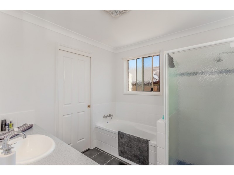 18 Sunset Drive, Glenvale QLD 4350