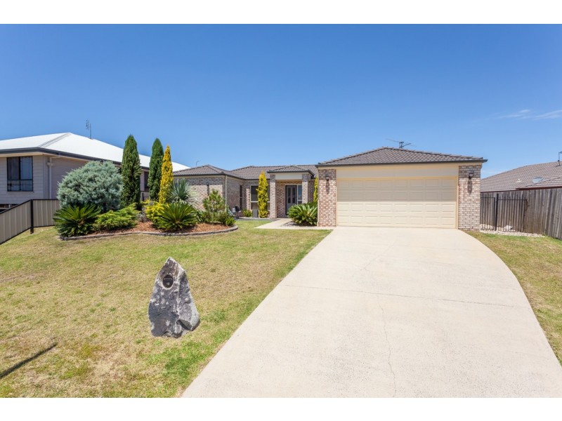 18 Sunset Drive, Glenvale QLD 4350