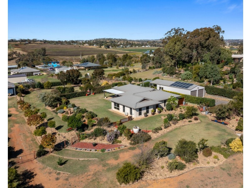 6 Parkview Place, Meringandan West QLD 4352