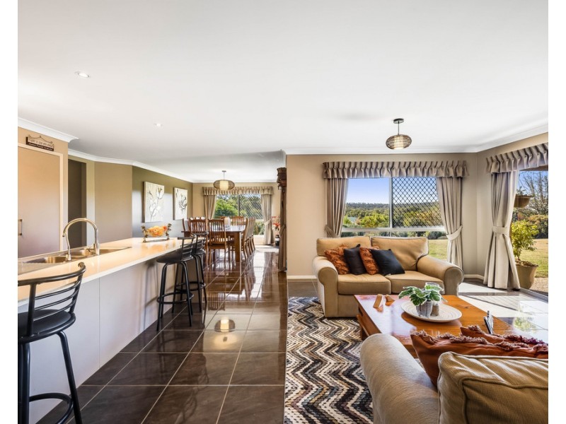 6 Parkview Place, Meringandan West QLD 4352
