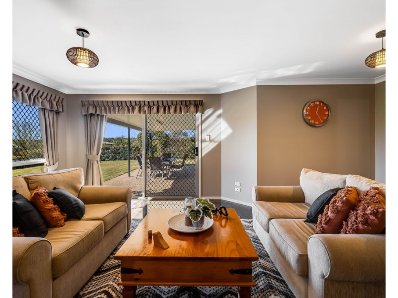 6 Parkview Place, Meringandan West QLD 4352