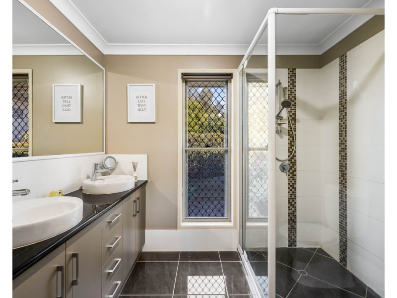 6 Parkview Place, Meringandan West QLD 4352