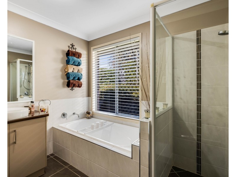 6 Parkview Place, Meringandan West QLD 4352