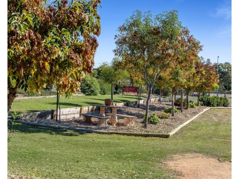 6 Parkview Place, Meringandan West QLD 4352