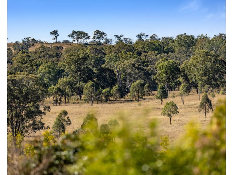 6 Parkview Place, Meringandan West QLD 4352