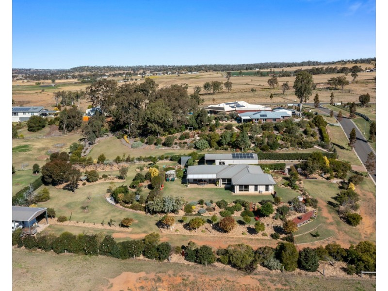 6 Parkview Place, Meringandan West QLD 4352