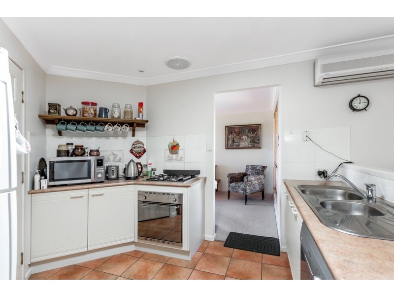 4 Buckle Court, Middle Ridge QLD 4350