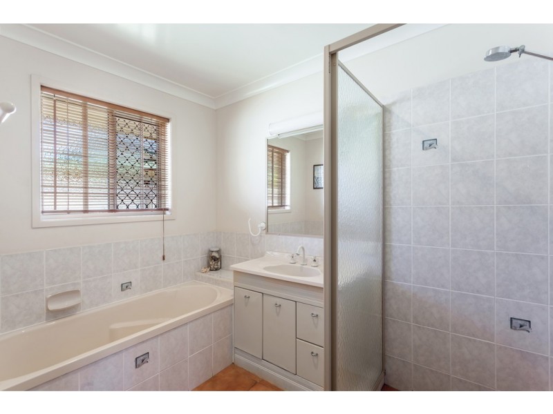 4 Buckle Court, Middle Ridge QLD 4350