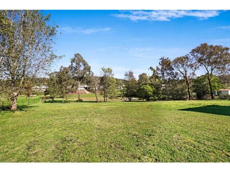 12 Windorah Close, Glenvale QLD 4350