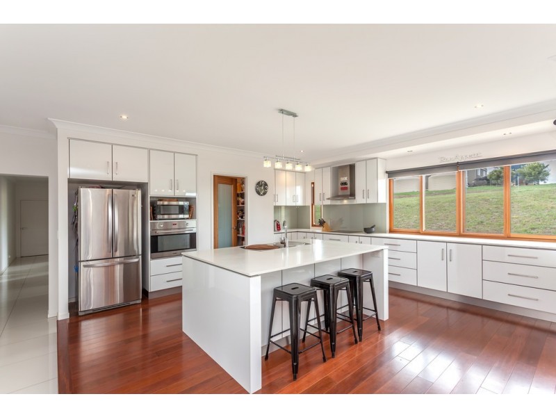 6 Explorer Court, Gowrie Junction QLD 4352