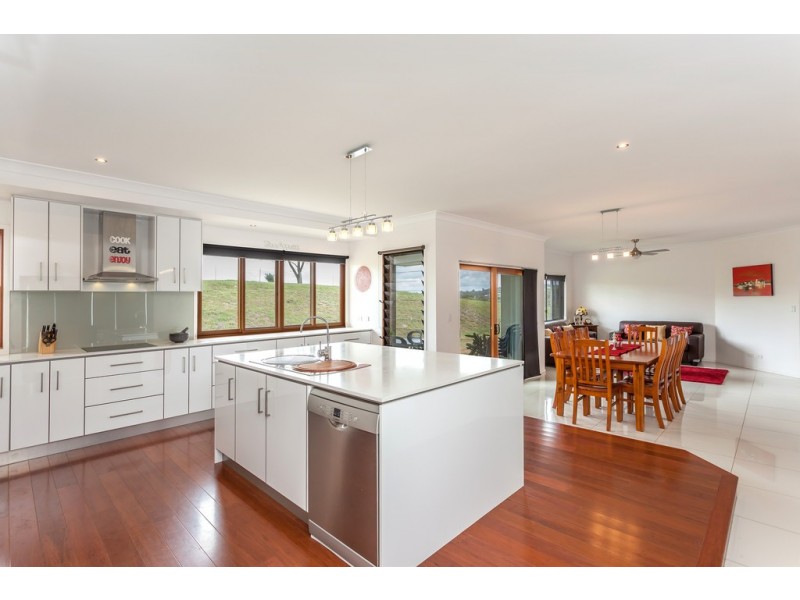 6 Explorer Court, Gowrie Junction QLD 4352