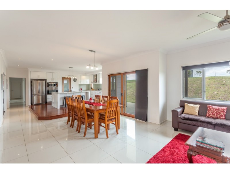 6 Explorer Court, Gowrie Junction QLD 4352