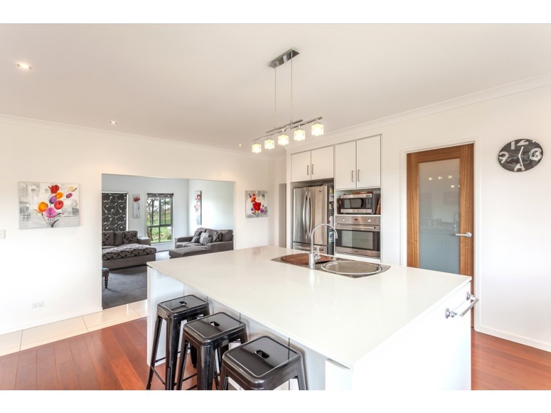 6 Explorer Court, Gowrie Junction QLD 4352