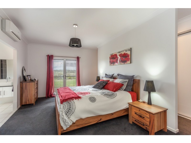 6 Explorer Court, Gowrie Junction QLD 4352