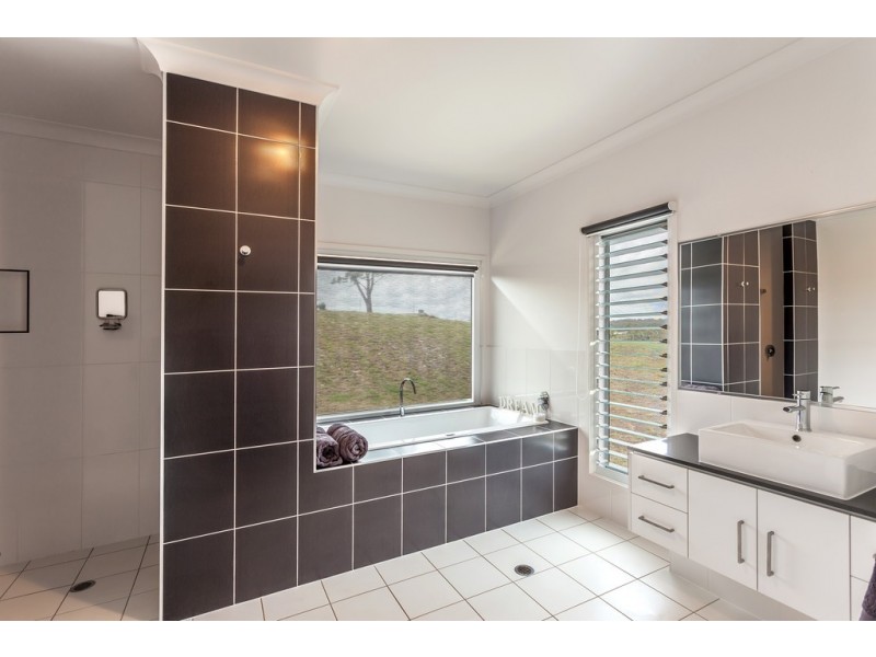 6 Explorer Court, Gowrie Junction QLD 4352