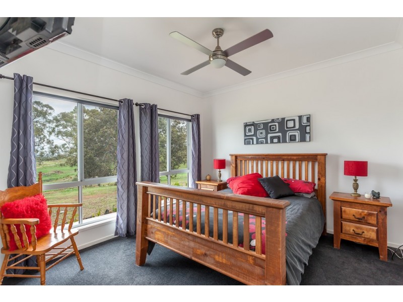 6 Explorer Court, Gowrie Junction QLD 4352