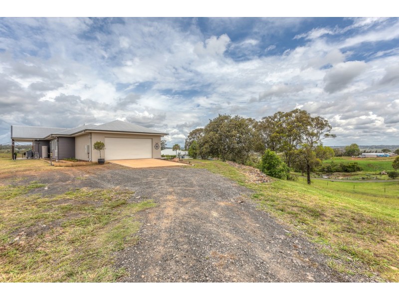 6 Explorer Court, Gowrie Junction QLD 4352