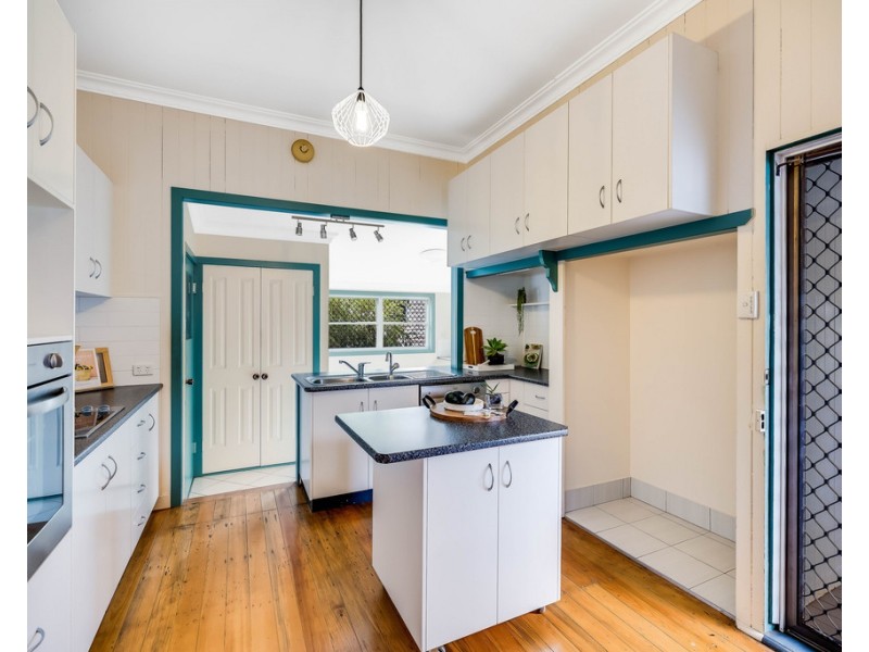 11 Parkinson Street, South Toowoomba QLD 4350