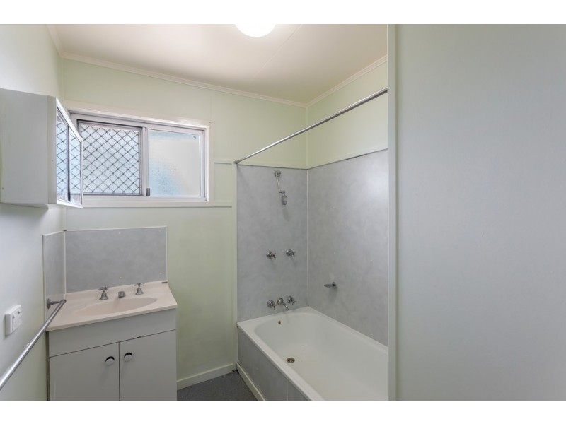 7 Shaw Court, Harristown QLD 4350