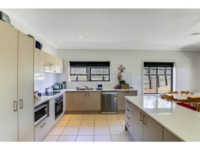 4 Madeleine Court, Glenvale QLD 4350