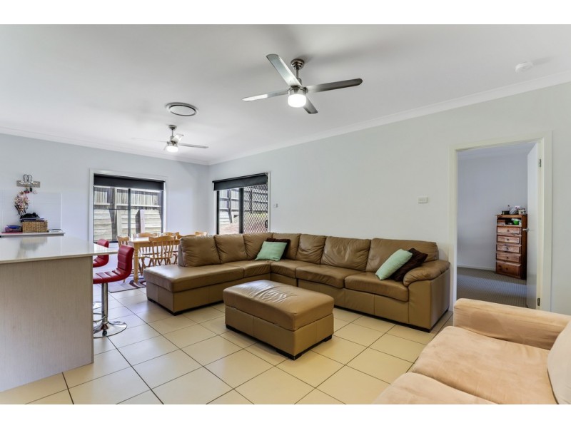 4 Madeleine Court, Glenvale QLD 4350