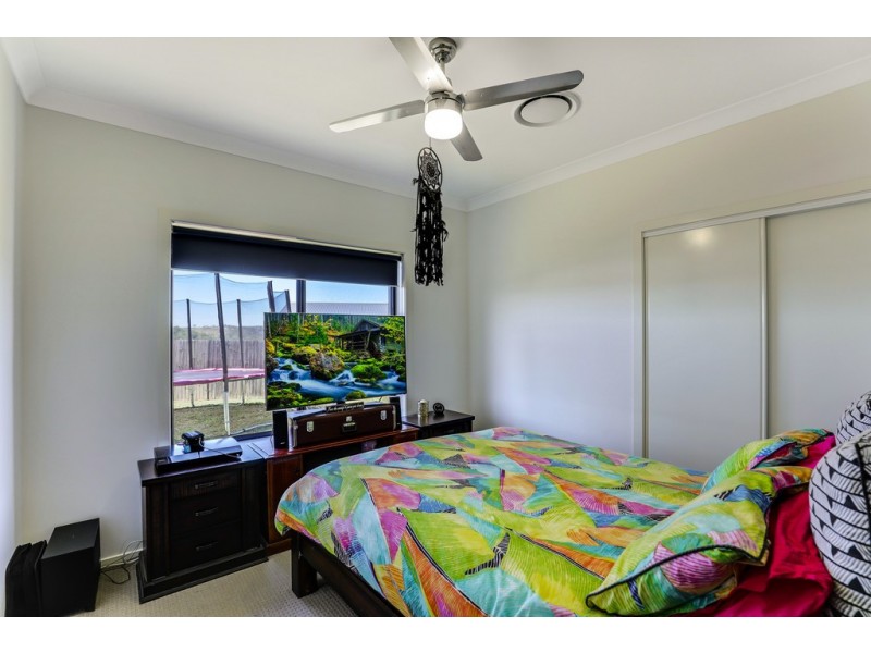 4 Madeleine Court, Glenvale QLD 4350