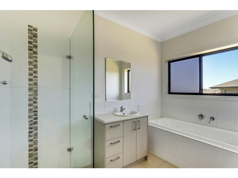 4 Madeleine Court, Glenvale QLD 4350