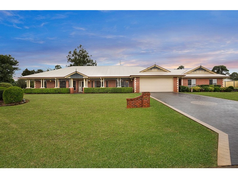 2 Brookton Avenue, Highfields QLD 4352