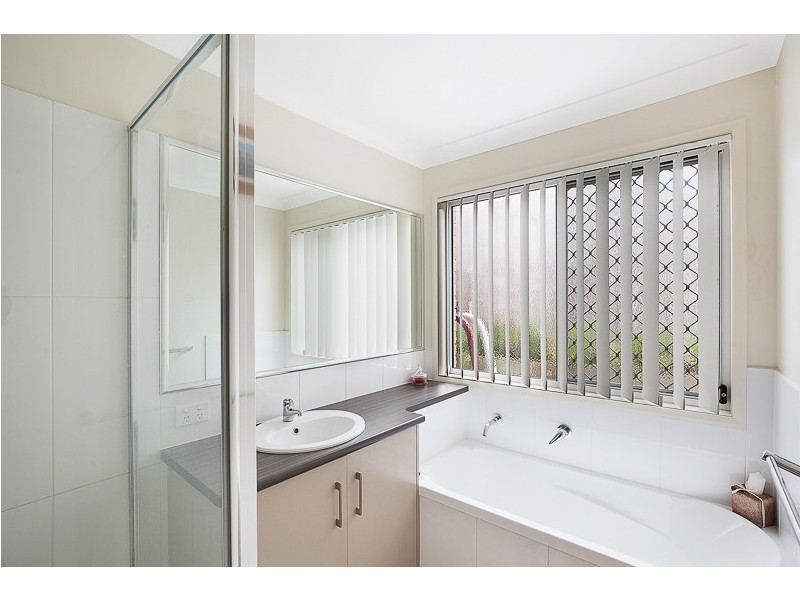 Unit 2/2 Chainey Court, Glenvale QLD 4350