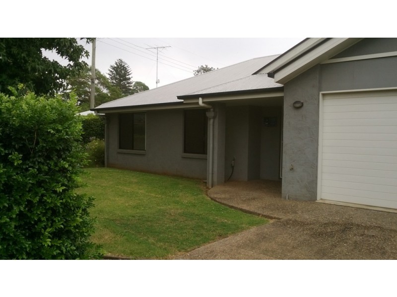 2/10 Devon Street, Newtown QLD 4350