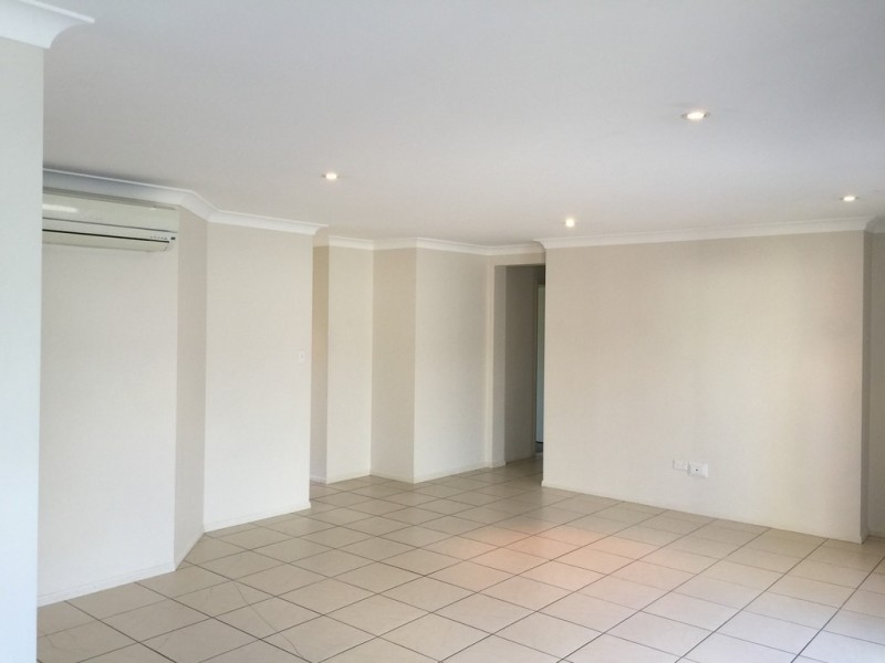 2/10 Devon Street, Newtown QLD 4350