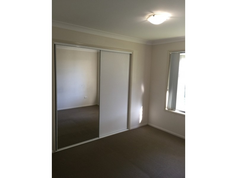 2/10 Devon Street, Newtown QLD 4350