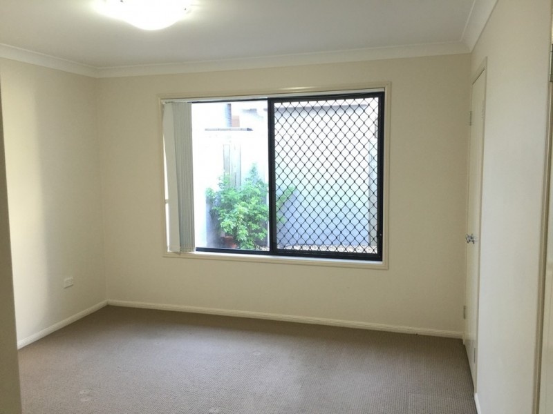 2/10 Devon Street, Newtown QLD 4350