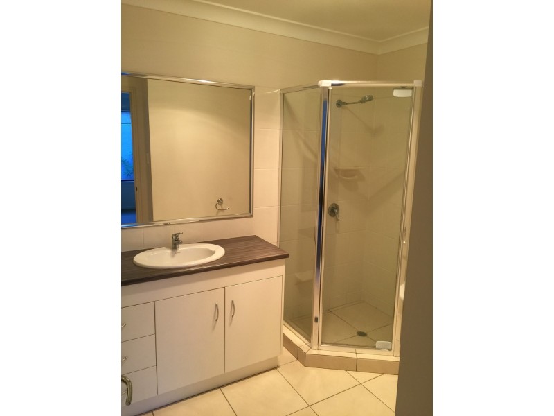 2/10 Devon Street, Newtown QLD 4350