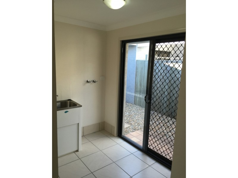 2/10 Devon Street, Newtown QLD 4350