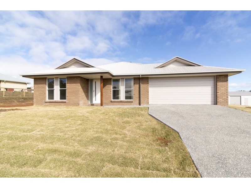 13 Rosella Gardens Drive, Meringandan West QLD 4352