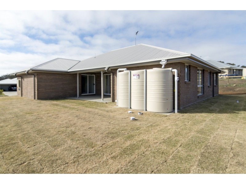 13 Rosella Gardens Drive, Meringandan West QLD 4352