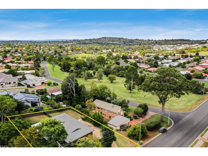 233 Stenner Street, Centenary Heights QLD 4350