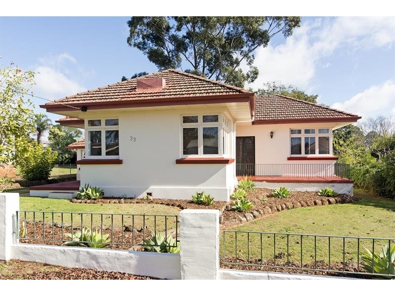 33 Priest Street, Rockville QLD 4350