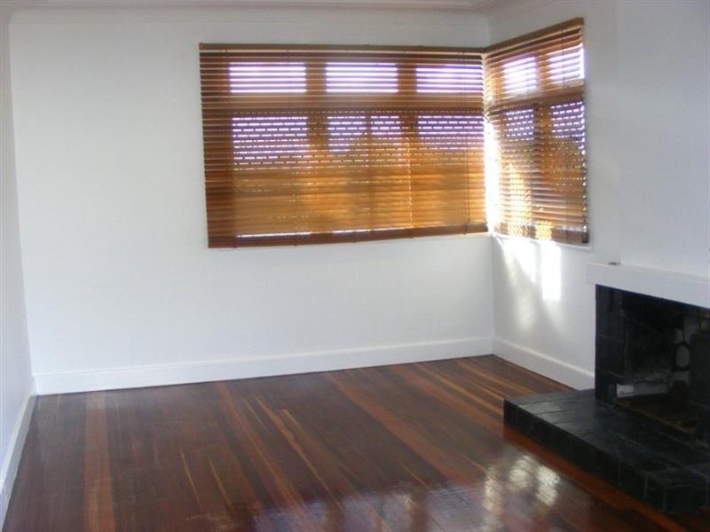 33 Priest Street, Rockville QLD 4350