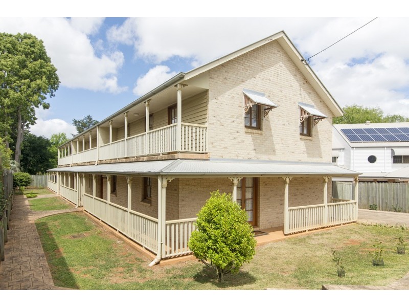 2/4 Creek Street, East Toowoomba QLD 4350