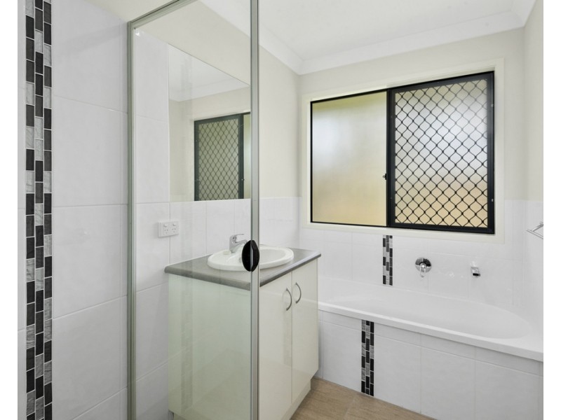 Units 1 and 2/11 Lexi Street, Glenvale QLD 4350