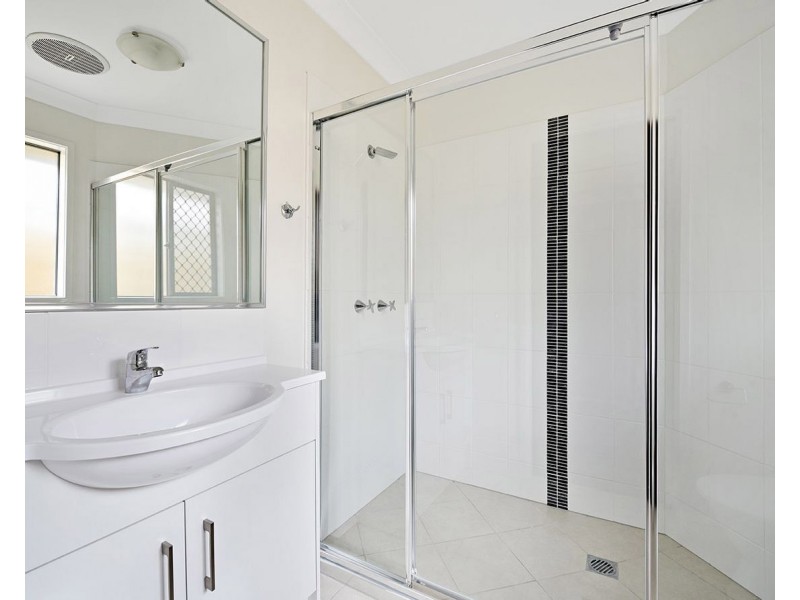 Units 1 and 2/8 Whitefield Street, Glenvale QLD 4350