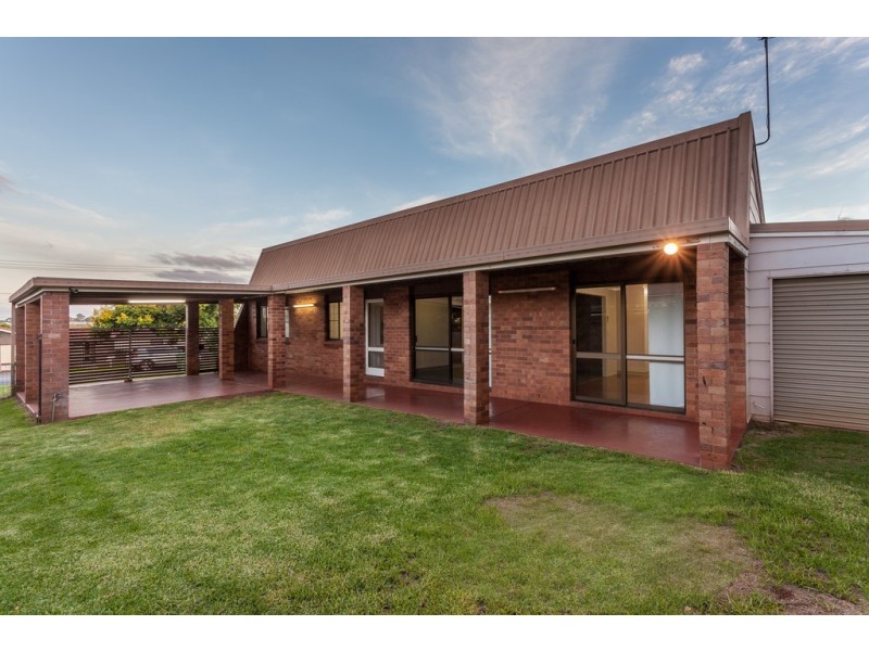 59 Noll Street, Kearneys Spring QLD 4350