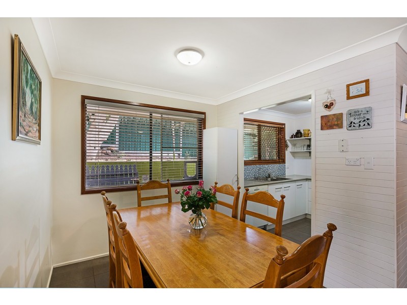 30 Amos Crescent, Mount Lofty QLD 4350