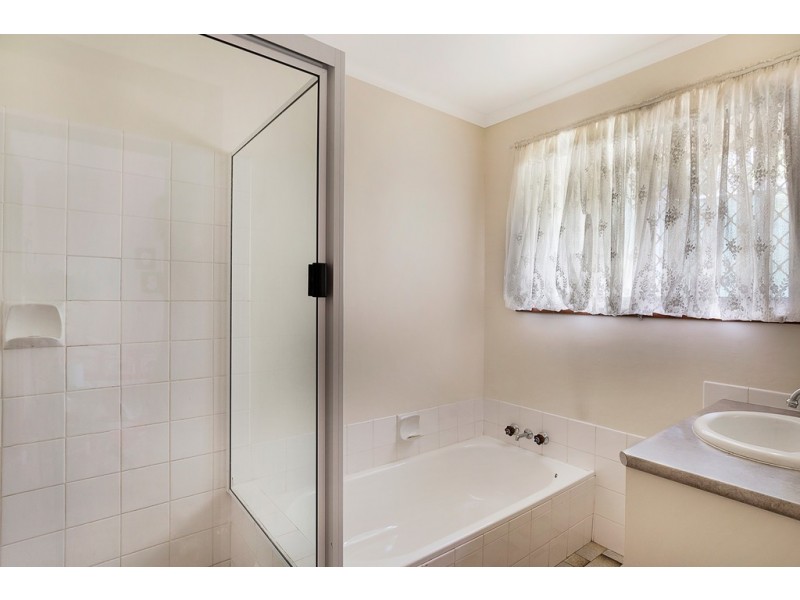 30 Amos Crescent, Mount Lofty QLD 4350