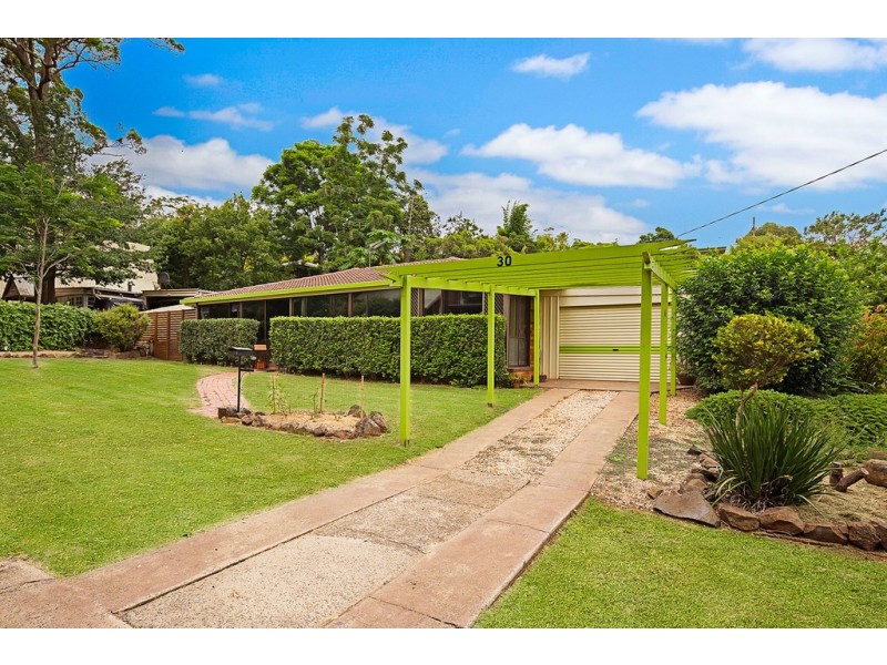 30 Amos Crescent, Mount Lofty QLD 4350