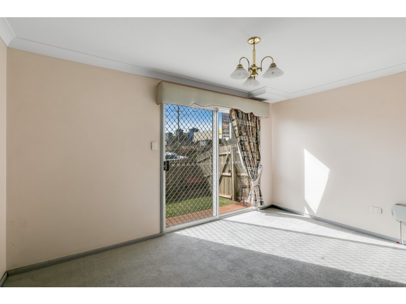 2/2-6 Roser Close, Kearneys Spring QLD 4350