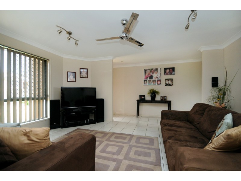 7 Banksdale Drive, Middle Ridge QLD 4350