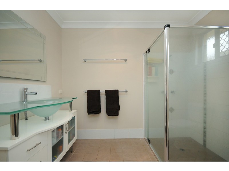 7 Banksdale Drive, Middle Ridge QLD 4350